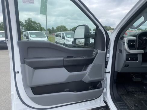 New 2024 Ford F550 4x4 Regular Cab Super Duty image 23