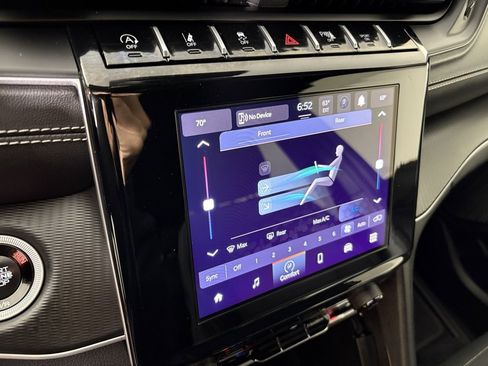 Used 2025 Jeep Grand Cherokee L Laredo image 28