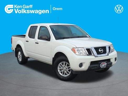 Used 2020 Nissan Frontier SV image 1