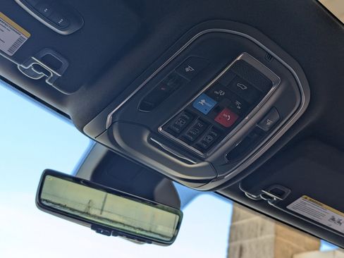 Used 2024 Jeep Grand Cherokee Limited w/ Luxury Tech Group II image 34