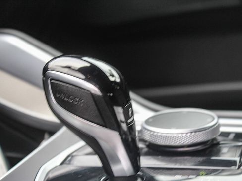 Used 2022 BMW X6 xDrive40i w/ M Sport Package image 22