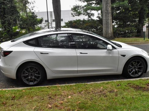 Used 2023 Tesla Model 3 Standard Range image 9