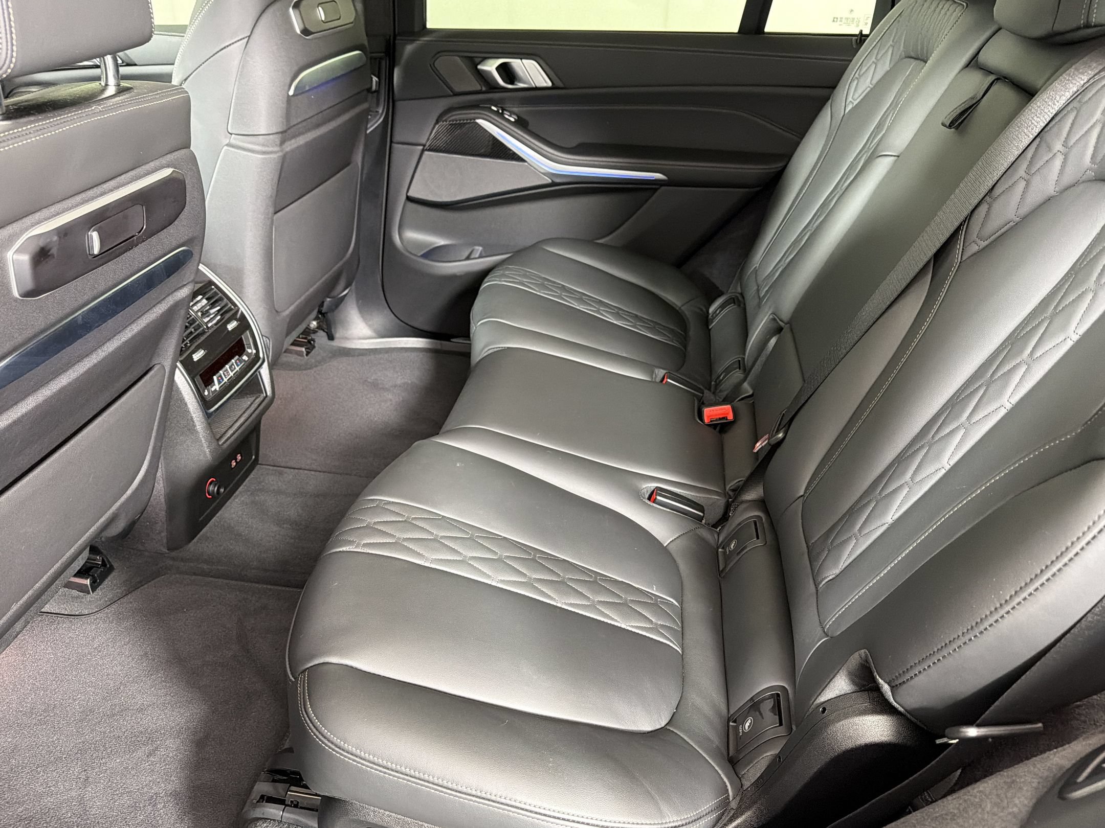 Used 2025 BMW X7 M60i w/ Executive Package AWD/4WD image 25