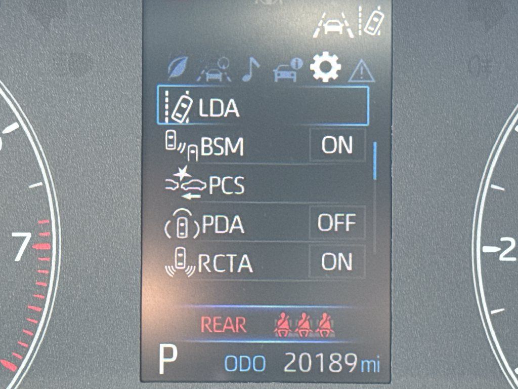 Used 2023 Toyota Corolla Cross LE w/ Moonroof Package AWD/4WD image 18