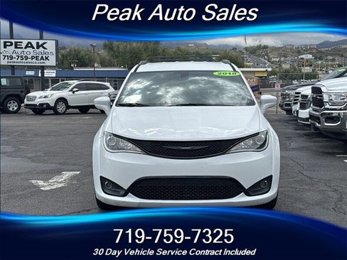 Used 2018 Chrysler Pacifica Touring-L w/ Premium Audio Group FWD image 2