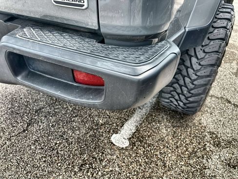 Used 2022 Jeep Gladiator Overland w/ Popular Equipment Package AWD/4WD image 11