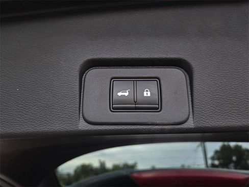 Used 2021 Nissan Rogue SL w/ Premium Package image 27