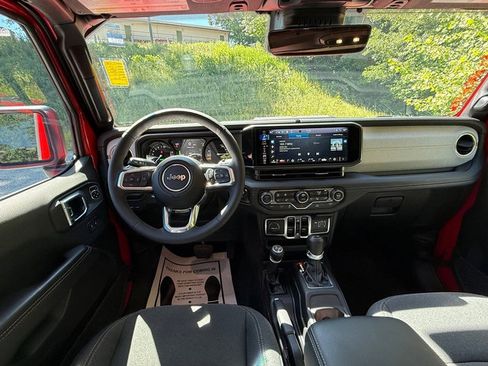 Used 2024 Jeep Wrangler Unlimited Sahara w/ Technology Group AWD/4WD image 10