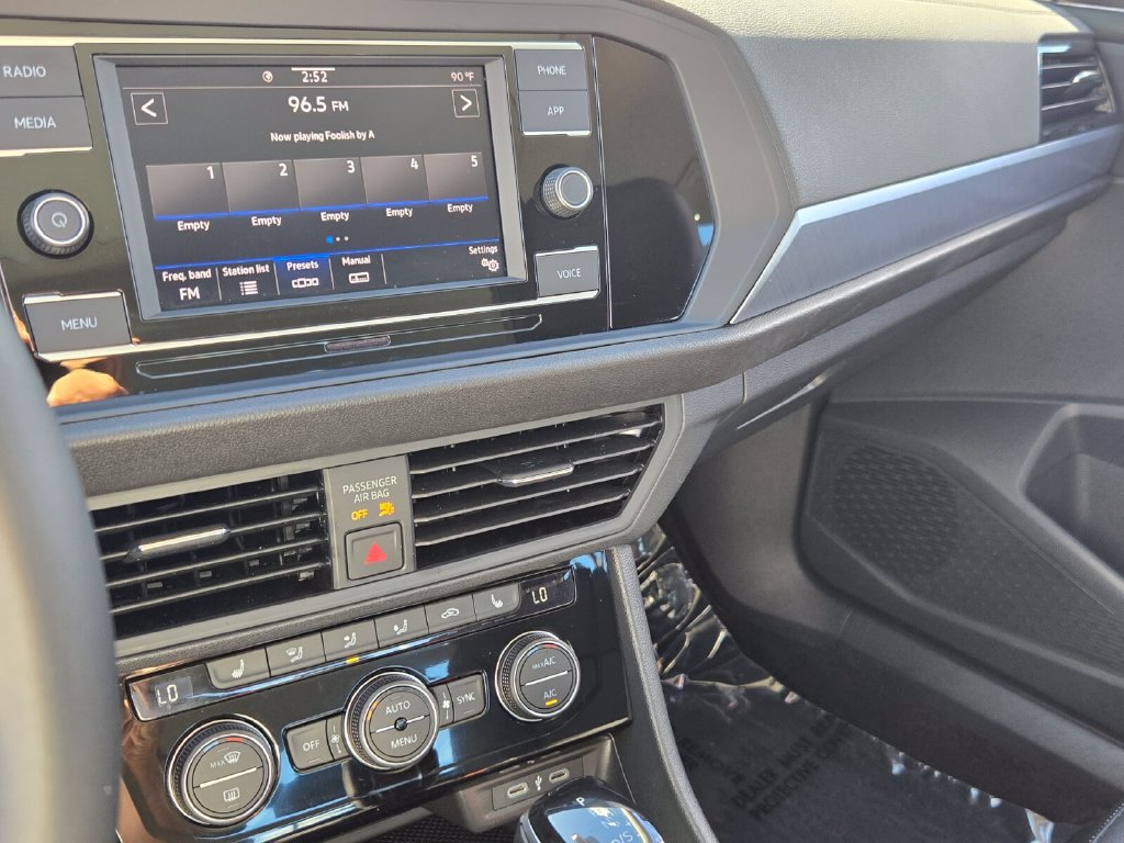 Certified 2023 Volkswagen Jetta SE w/ Panoramic Sunroof Package FWD image 21
