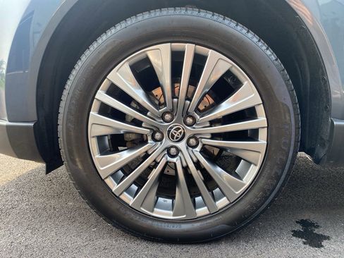 Used 2021 Toyota Venza Limited w/ Advanced Technology Package image 31