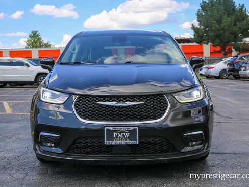 Used 2023 Chrysler Pacifica Touring-L FWD image 13