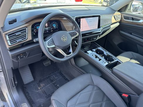 Used 2024 Volkswagen Atlas SE AWD/4WD image 5