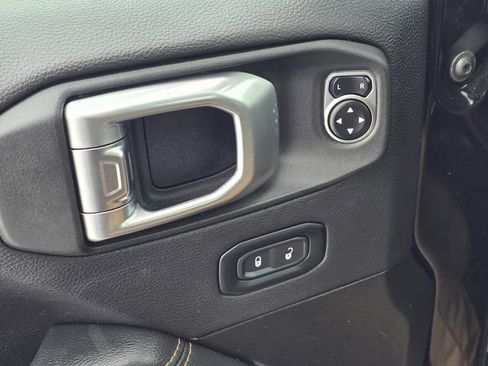 Used 2023 Jeep Gladiator Overland AWD/4WD image 12