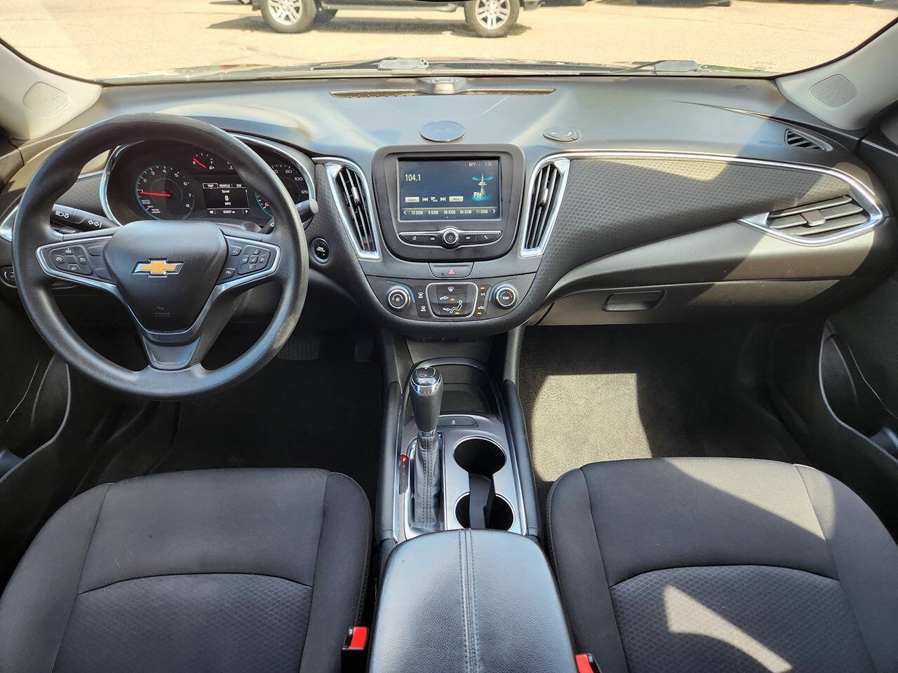 Used 2018 Chevrolet Malibu LT FWD image 4