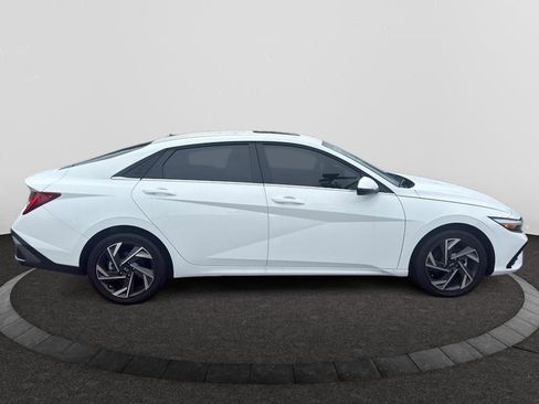 Used 2025 Hyundai Elantra Limited FWD image 4
