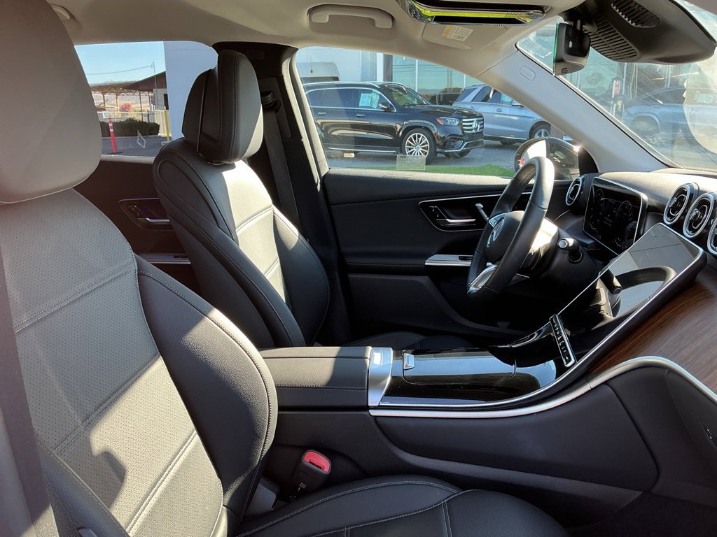 Used 2025 Mercedes-Benz GLC 350e 4MATIC w/ Driver Assistance Package image 19