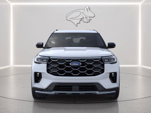 Used 2026 Ford Explorer Platinum w/ LUX Leather Package AWD/4WD image 8