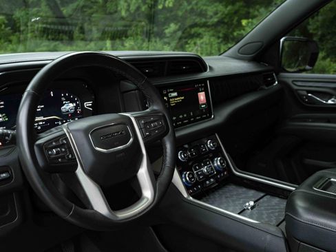 Used 2023 GMC Yukon Denali AWD/4WD image 15