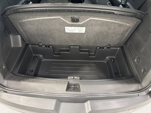 Used 2023 Chevrolet Traverse LT w/ Midnight/Sport Edition image 35