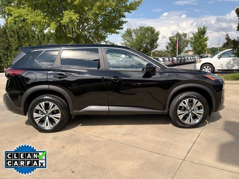 Used 2023 Nissan Rogue SV FWD image 2
