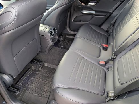 Used 2025 Mercedes-Benz GLC 350e 4MATIC image 23