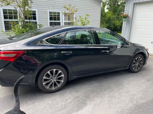 Used 2017 Toyota Avalon XLE Premium w/ All Weather Liner Package FWD image 2