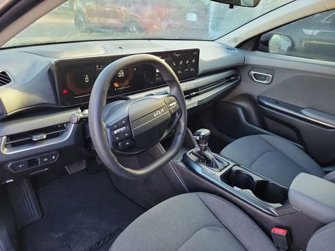 Used 2025 Kia K4 LXS image 11