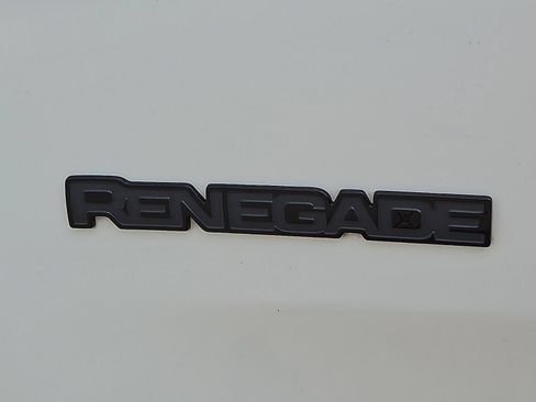 Used 2023 Jeep Renegade Latitude AWD/4WD image 9