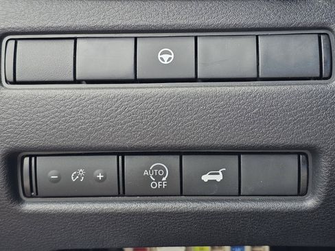 Used 2025 Nissan Rogue SV FWD image 18