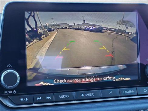 Used 2025 Nissan Rogue SV image 12