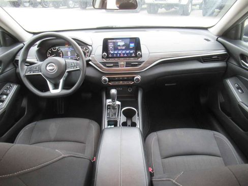 Used 2024 Nissan Altima 2.5 SV image 39