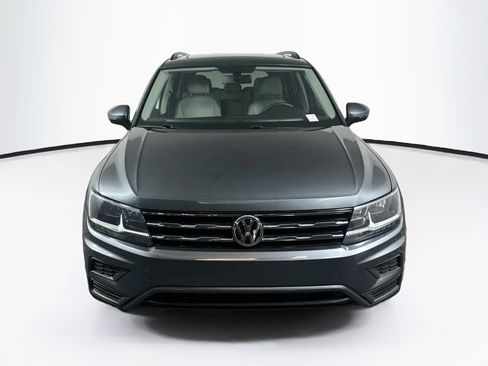 Used 2020 Volkswagen Tiguan SE w/ Panoramic Sunroof Package FWD image 2