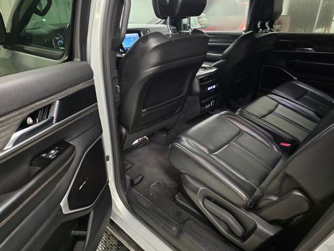 Certified 2022 Jeep Wagoneer Series II AWD/4WD image 33