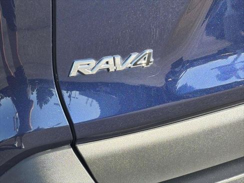 Certified 2022 Toyota RAV4 XLE Premium AWD/4WD image 6