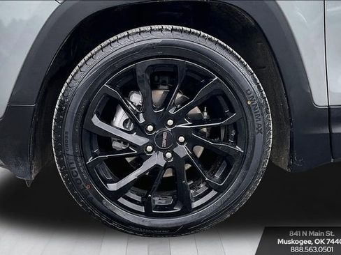 Used 2024 GMC Terrain SLE w/ Driver Convenience Package FWD image 33