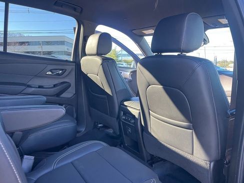 Used 2023 Chevrolet Traverse LT image 59