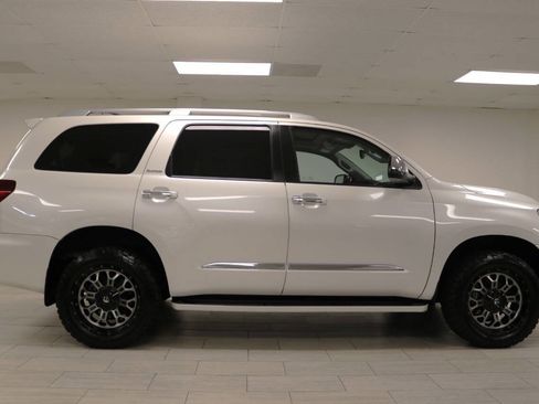 Used 2020 Toyota Sequoia Platinum image 12