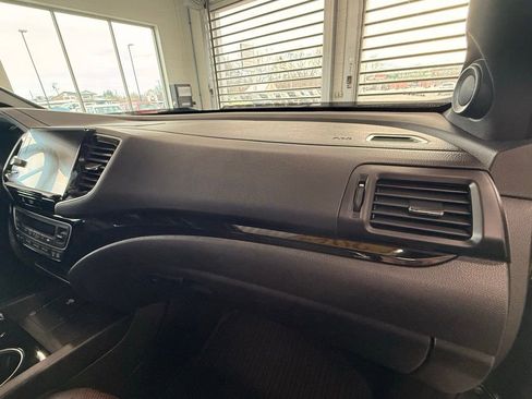 Used 2025 Honda Ridgeline Black Edition image 16