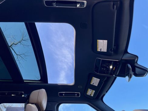 New 2026 Land Rover Range Rover Sport SE AWD/4WD image 17