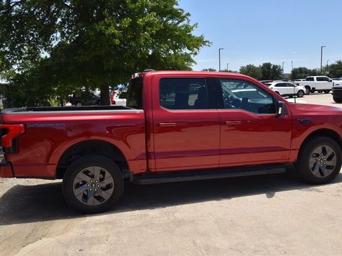 Used 2025 Ford F150 Lightning Flash AWD/4WD image 6