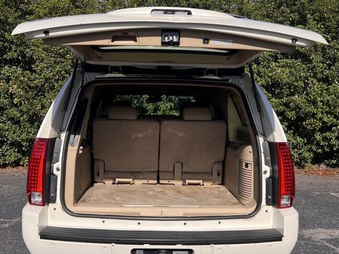 Used 2009 Cadillac Escalade ESV 2WD image 8