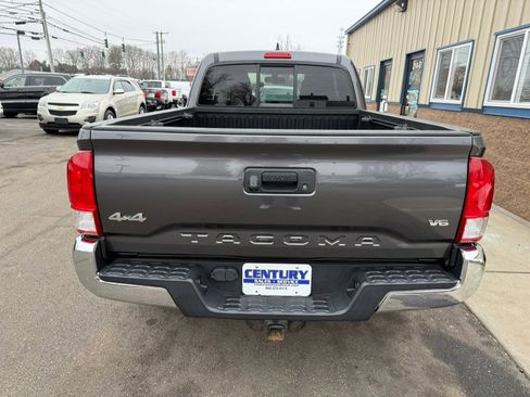 Used 2017 Toyota Tacoma SR5 w/ Tow Package image 7