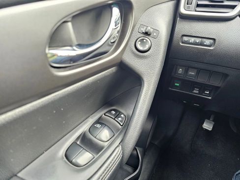 Used 2015 Nissan Rogue SL image 36