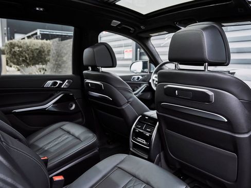 Used 2026 BMW X7 M60i AWD/4WD image 42