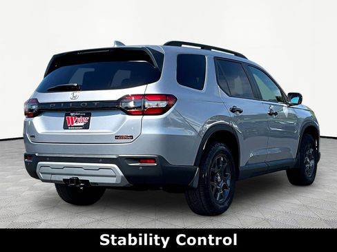 Used 2024 Honda Pilot TrailSport image 6
