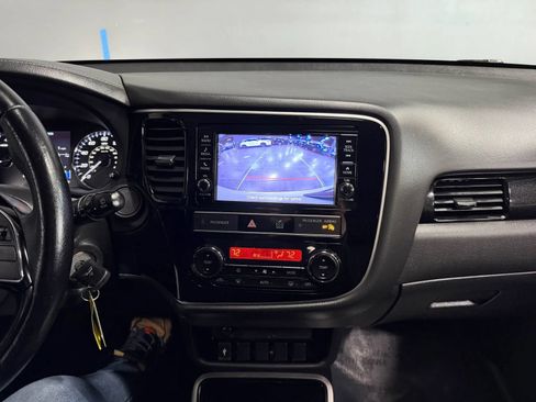 Used 2019 Mitsubishi Outlander SE AWD/4WD image 13