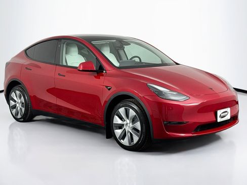 Used 2023 Tesla Model Y Long Range image 2