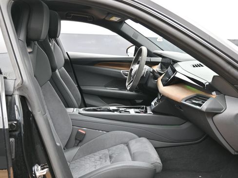 Used 2024 Audi e-tron GT Premium Plus AWD/4WD image 29