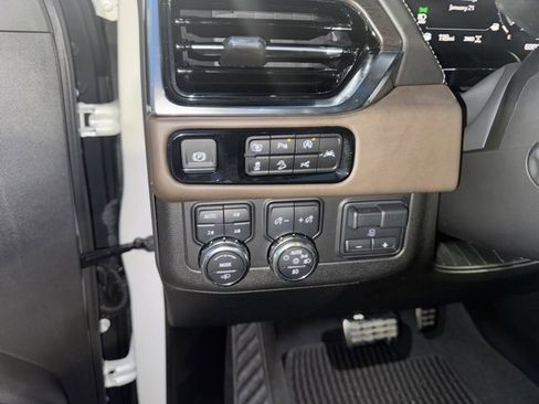 Used 2025 GMC Yukon XL Denali Ultimate image 21