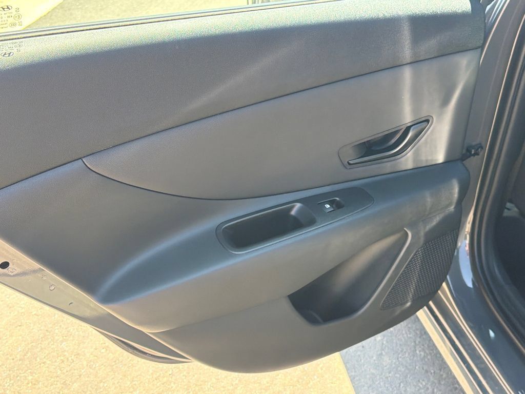 Certified 2025 Hyundai Elantra Sport FWD image 19